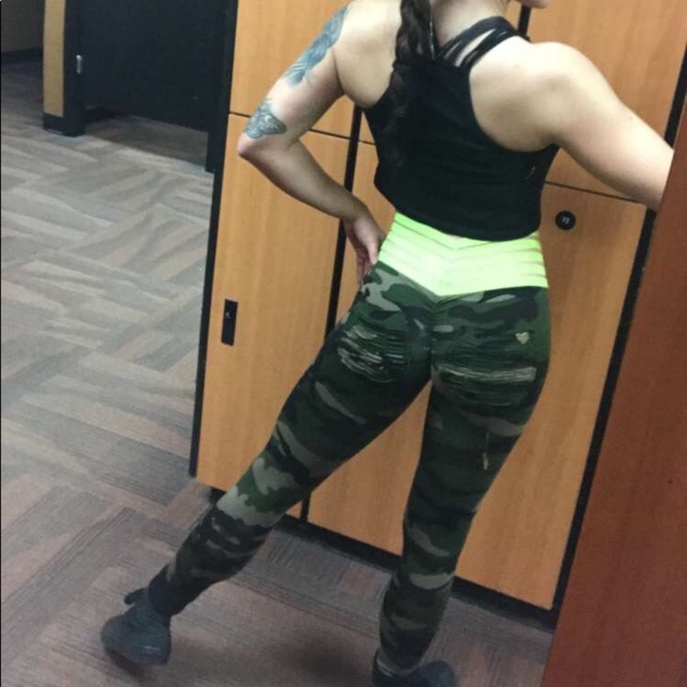 Cute Booty Lounge Camo Scrunch Booty leggings